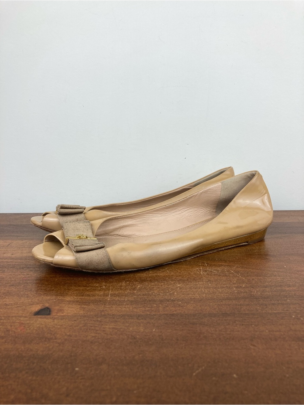Tory Burch Trudy Open Toe Flats Patent Peep Toe Bow Gold Beige Women’s Size 11M. - Picture 2 of 15